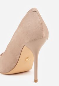 Born2be - Ciemnobeżowe Klasyczne Szpilki Vices z Wkładką ze Skóry Naturalnej Verite. Okazja: na spotkanie biznesowe, na ślub cywilny, do pracy, na wesele, na imprezę. Nosek buta: szpiczasty. Kolor: beżowy. Materiał: skóra. Obcas: na szpilce. Styl: klasyczny. Wysokość obcasa: średni #8