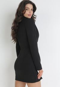 Born2be - Czarna Sukienka z Zakładką i Klamerką w Cyrkonie Isanthe. Kolor: czarny. Typ sukienki: asymetryczne. Styl: elegancki
