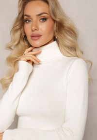 Renee - Biały Golf Dzianinowy Apasge. Typ kołnierza: golf. Kolor: biały. Materiał: dzianina. Długość rękawa: długi rękaw. Długość: długie. Styl: klasyczny #5