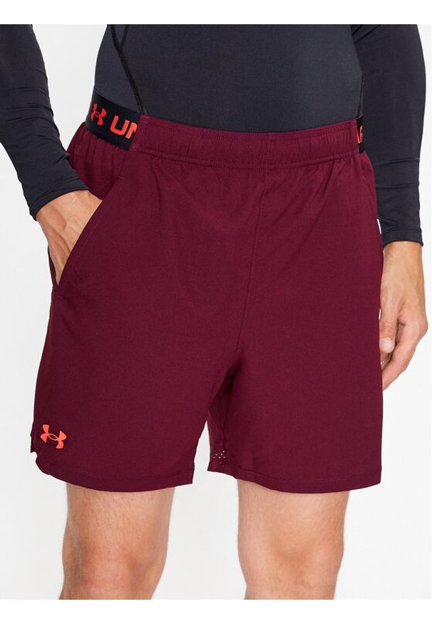 Under Armour Szorty sportowe Ua Vanish Woven 6In Shorts 1373718 Bordowy Fitted Fit. Kolor: czerwony. Materiał: syntetyk. Styl: sportowy