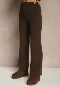 Renee - Brązowy Dzianinowy Komplet z Wiskozą Spodnie i Asymetryczny Kardigan Uninassa. Kolor: brązowy. Materiał: wiskoza, dzianina #4