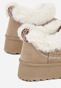 Born2be - Ciemnobeżowe Śniegowce na Grubej Podeszwie z Ozdobnymi Przeszyciami i Futerkiem Lindera. Okazja: na co dzień. Kolor: beżowy. Materiał: futro. Styl: casual #2