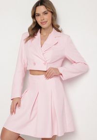 Born2be - Różowa Krótka Marynarka o Dwurzędowym Kroju Redaelia. Okazja: na co dzień. Kolor: różowy. Materiał: jeans. Długość: krótkie. Wzór: aplikacja. Styl: elegancki, casual