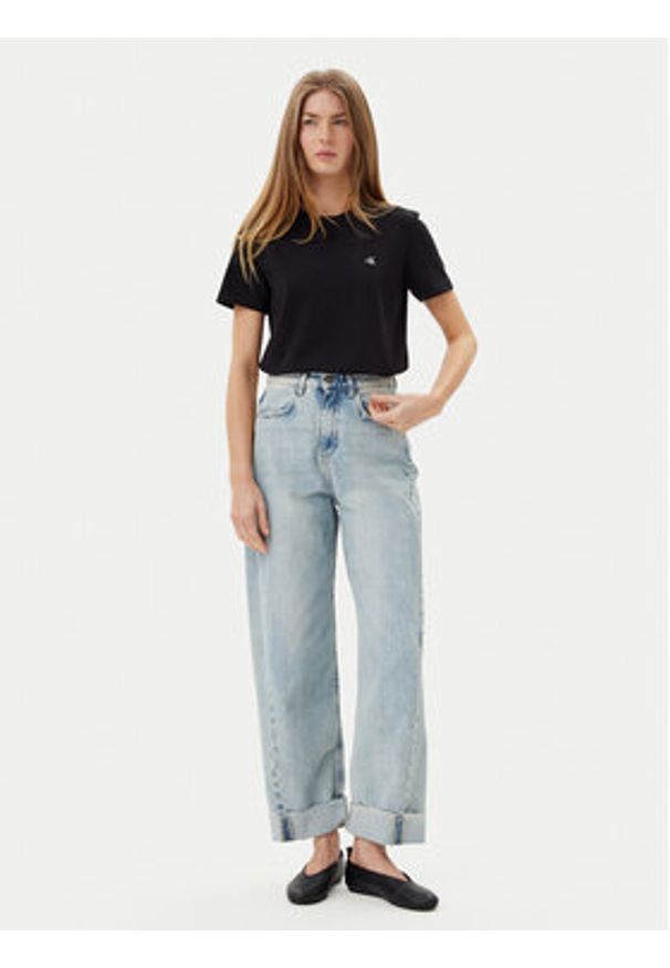 Calvin Klein Jeans T-Shirt LV047B224G Czarny Regular Fit. Kolor: czarny. Materiał: bawełna