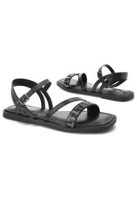 Czarne Sandały Tamaris Eleganckie Płaskie Buty. Okazja: na co dzień. Zapięcie: pasek. Kolor: czarny. Materiał: skóra. Wzór: paski. Sezon: lato. Obcas: na płaskiej podeszwie. Styl: elegancki #3