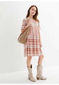 bonprix - Sukienka shirtowa z lejącego materiału z wiskozą. Kolor: biały. Materiał: wiskoza, materiał. Długość rękawa: krótki rękaw. Wzór: nadruk