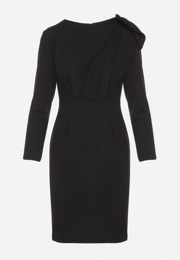 Born2be - Czarna Dopasowana Sukienka Koktajlowa Ozdobiona Kokardą i Rozcięciem na Linnaea. Okazja: na co dzień. Typ kołnierza: kokarda. Kolor: czarny. Wzór: aplikacja. Typ sukienki: dopasowane. Styl: wizytowy