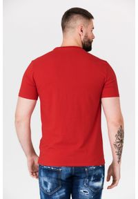 Guess - GUESS Czerwony t-shirt męski beachwear. Kolor: czerwony