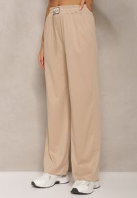 Renee - Beżowe Spodnie High Waist o Luźnym Fasonie z Łańcuszkiem przy Pasie Ustar. Okazja: na co dzień, do pracy. Stan: podwyższony. Kolor: beżowy. Długość: długie. Styl: casual #4