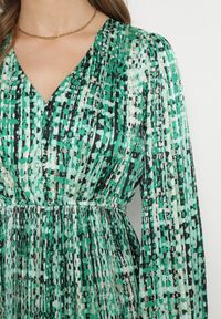 Born2be - Zielona Sukienka Maxi z Gumką w Talii i Plisowanym Dołem w Tweedowy Wzór Viostana. Okazja: na co dzień. Kolor: zielony. Typ sukienki: proste. Styl: retro, klasyczny, casual, elegancki. Długość: maxi #7