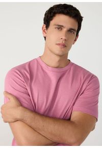 Reserved - T-shirt regular fit z lnem - brudny róż. Kolor: różowy. Materiał: len
