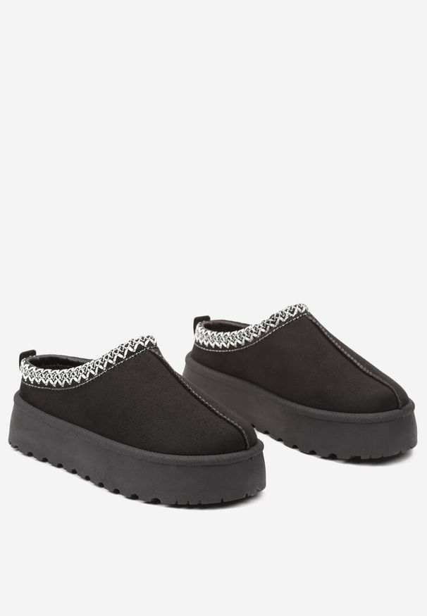 Renee - Czarne Śniegowce na Platformie z Niską Cholewką Ozdobione Haftem Metaria. Wysokość cholewki: przed kostkę. Kolor: czarny. Materiał: jeans. Szerokość cholewki: normalna. Wzór: haft, aplikacja. Sezon: zima. Obcas: na platformie. Styl: elegancki, sportowy