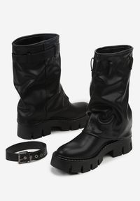 Born2be - Czarne Botki Biker z Wywiniętą Cholewką i Paskiem z Klamerką Versana. Okazja: na co dzień. Zapięcie: pasek. Kolor: czarny. Materiał: jeans, koronka, skóra. Szerokość cholewki: normalna. Wzór: koronka. Styl: casual #4