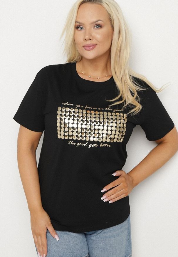Born2be - Czarny T-shirt Bawełniany Ozdobiony Cekinami Lirenell. Okazja: na co dzień, do pracy. Kolor: czarny. Materiał: bawełna. Wzór: aplikacja. Styl: glamour, klasyczny, casual