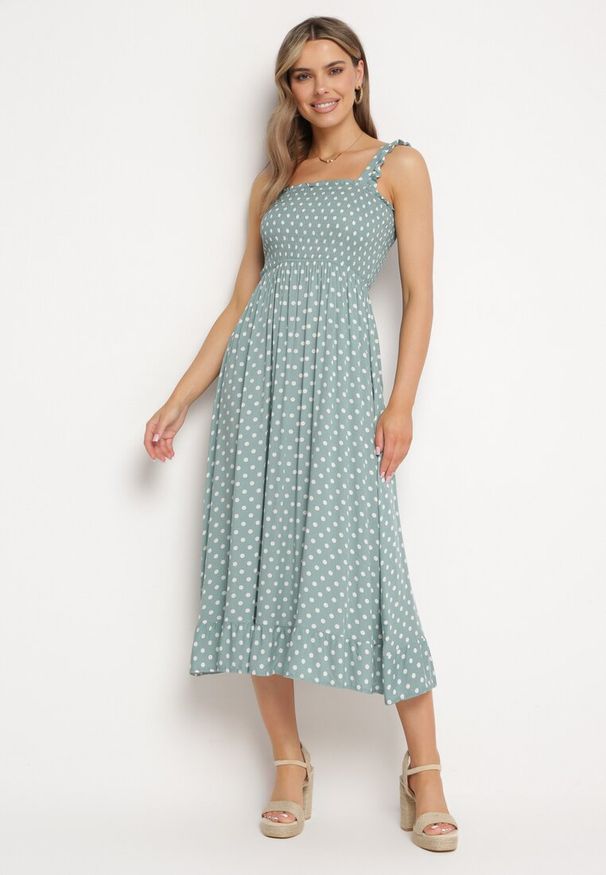 Born2be - Zielona Wiskozowa Sukienka z Szerokimi Ramiączkami i Gumką w Talii Ginneli. Okazja: do pracy. Typ kołnierza: dekolt w łódkę. Kolor: zielony. Materiał: wiskoza. Długość rękawa: na ramiączkach. Typ sukienki: proste