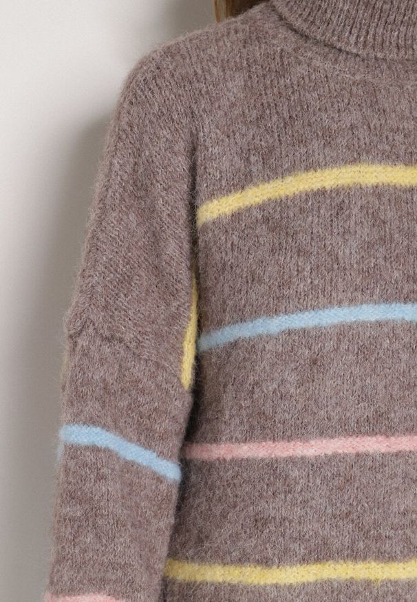 Born2be - Beżowy Golf z Wełną Ozdobiony Paskami Reisorria. Okazja: na spacer, na co dzień. Typ kołnierza: golf. Kolor: beżowy. Materiał: wełna. Wzór: aplikacja. Styl: casual