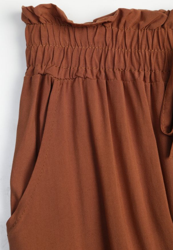 Renee - Brązowe Spodnie z Bawełny High Waist z Szerokimi Nogawkami i Gumką w Pasie Clisea. Okazja: na co dzień. Stan: podwyższony. Kolor: brązowy. Materiał: bawełna. Styl: elegancki, casual
