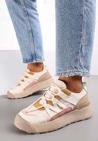 Born2be - Beżowe Sneakersy na Płaskiej Grubej Podeszwie z Imitacji Zamszu Ozdobione Wstawkami z Ekoskóry Mariatta. Wysokość cholewki: przed kostkę. Nosek buta: okrągły. Zapięcie: sznurówki. Kolor: beżowy. Materiał: zamsz. Szerokość cholewki: normalna. Wzór: aplikacja #1