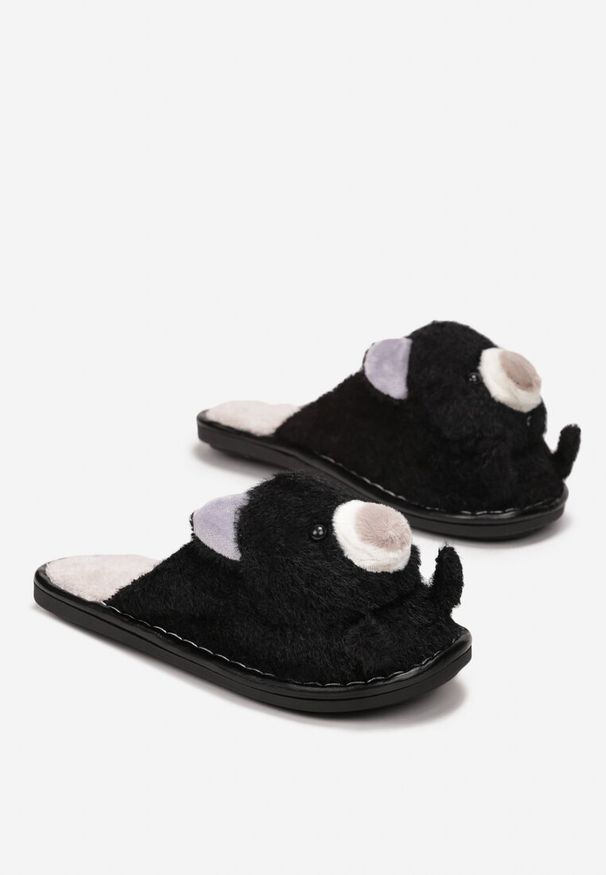 Born2be - Czarne Kapcie z Pluszowym Misiem Shavan. Nosek buta: okrągły. Zapięcie: bez zapięcia. Kolor: czarny. Materiał: futro. Wzór: aplikacja. Obcas: na płaskiej podeszwie