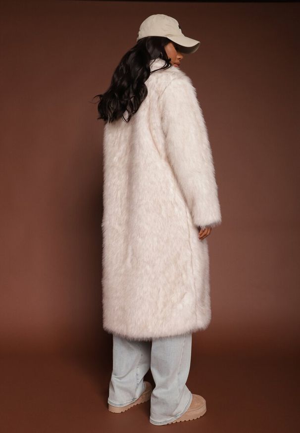 Renee - Biały Elegancki Płaszcz z Miękkiego Futra z Wsuwanymi Kieszeniami Inatrella. Okazja: na spotkanie biznesowe. Kolor: biały. Materiał: futro. Wzór: aplikacja. Sezon: zima, jesień. Styl: elegancki