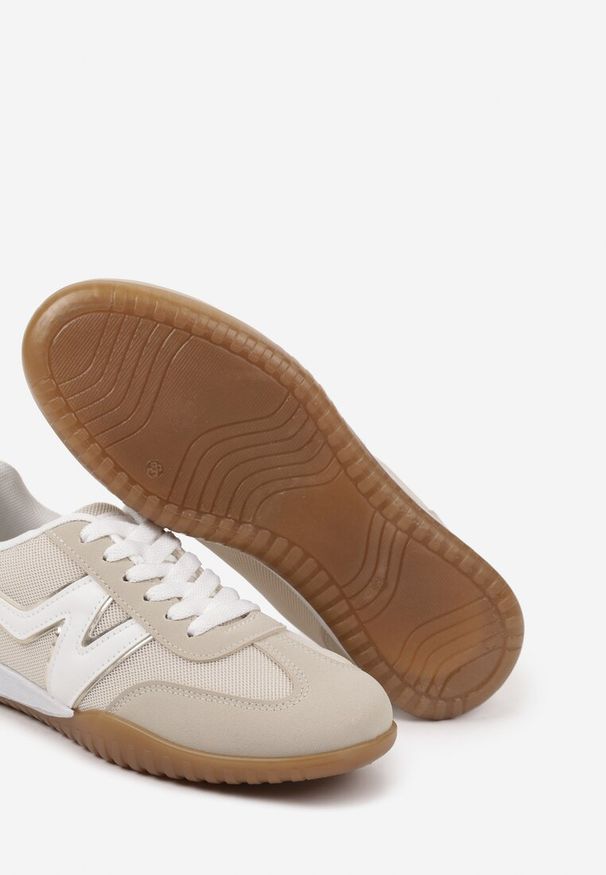 Renee - Beżowe Sneakersy w Stylu Tenisówek Ozdobione Naszywką Tanelis. Kolor: beżowy. Materiał: jeans. Wzór: aplikacja