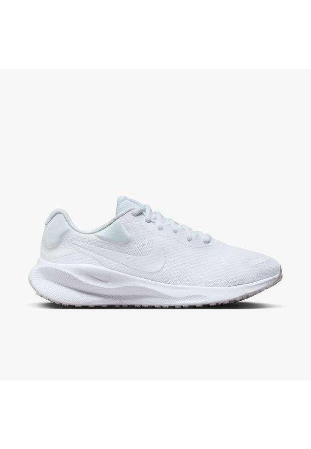 Tenisówki Nike Model Revolution 7 Kolor Biały. Zapięcie: sznurówki. Kolor: biały, wielokolorowy, beżowy. Materiał: syntetyk, tkanina, materiał. Szerokość cholewki: normalna. Model: Nike Revolution. Sport: turystyka piesza