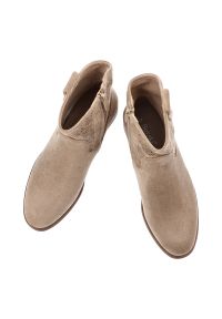 Botki damskie S.Barski, cholewka z materiału ażurowe wykończenie krótka cholewka fason zapinany na suwak pętla z tyłu stabilna niska podeszwa prosta. Kolor: beżowy. Materiał: materiał. Szerokość cholewki: normalna. Wzór: ażurowy. Sezon: wiosna, jesień. Obcas: na obcasie. Styl: klasyczny, elegancki. Wysokość obcasa: niski #7