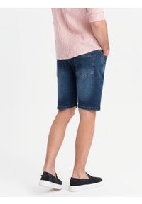 Ombre Clothing - Męskie denimowe szorty o klasycznym kroju – ciemnoniebieskie V3 OM-SRDS-0171 - XXL. Kolor: niebieski. Materiał: jeans, skóra, bawełna, elastan. Wzór: aplikacja. Sezon: lato. Styl: klasyczny #5
