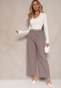 Renee - Biała Bluzka Ozdobiona Kołnierzykiem i Marszczeniem Amosena. Okazja: na co dzień. Kolor: biały. Materiał: jeans. Wzór: aplikacja. Styl: casual #4