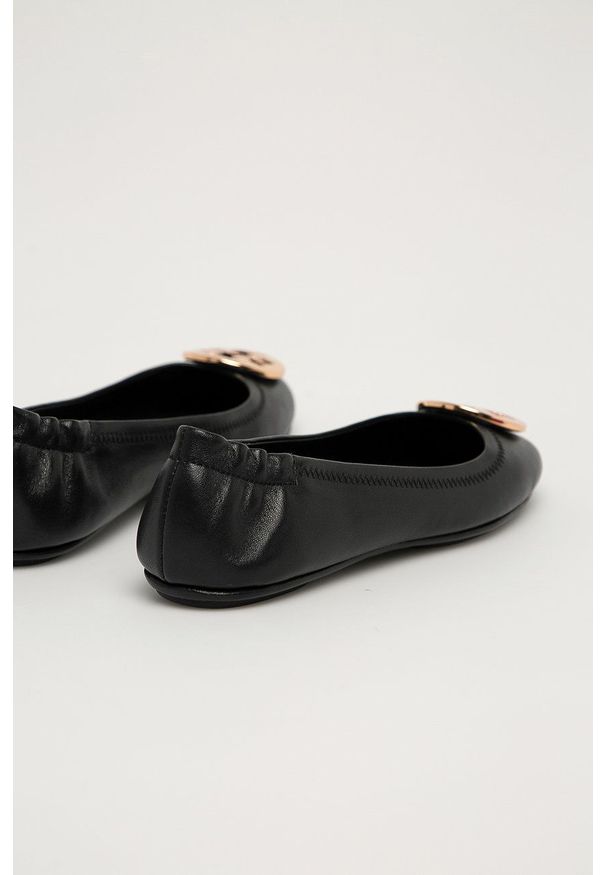 Tory Burch - Baleriny skórzane. Nosek buta: okrągły. Kolor: czarny. Materiał: skóra
