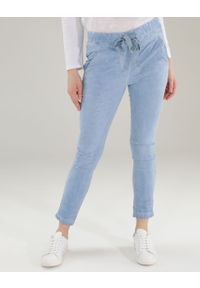 Unisono - CIENIOWANE SPODNIE 220-21027 JEANS. Materiał: jeans