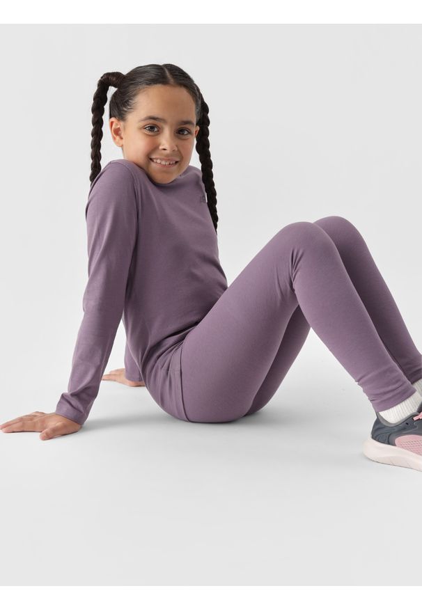 4f - 4F Longsleeve regular gladki dziewczęcy - fioletowy 122 (6-7 lat). Okazja: na co dzień. Kolor: fioletowy. Materiał: jersey, dzianina, bawełna. Długość rękawa: długi rękaw. Długość: długie. Wzór: ze splotem, gładki. Sezon: lato. Styl: casual, sportowy, klasyczny