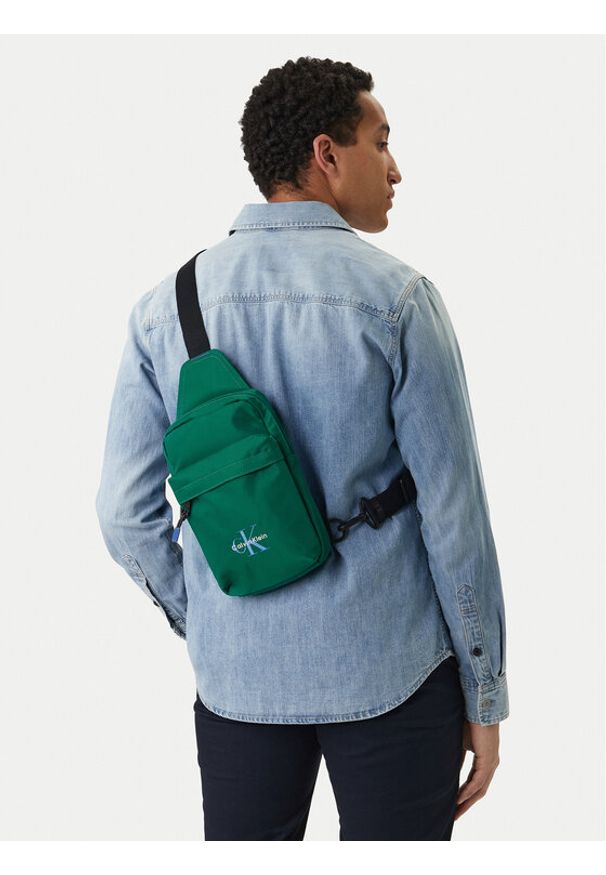 Calvin Klein Saszetka Bold Sling LV04D3300G Zielony. Kolor: zielony. Materiał: materiał