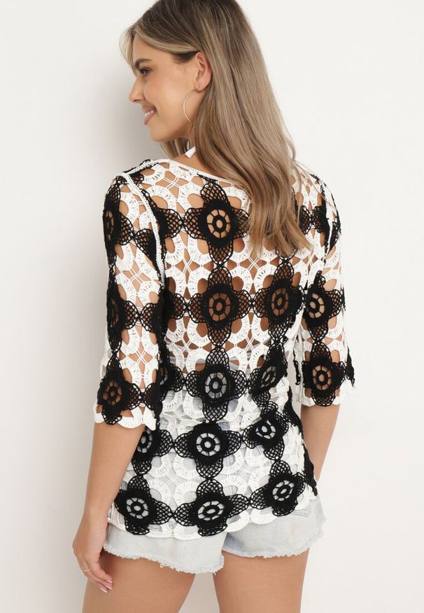 Born2be - Czarna Bluzka Menithe. Typ kołnierza: dekolt w kształcie V. Kolor: czarny. Materiał: dzianina, len, jeans. Długość rękawa: krótki rękaw. Wzór: ażurowy, gładki, aplikacja, kwiaty. Styl: boho