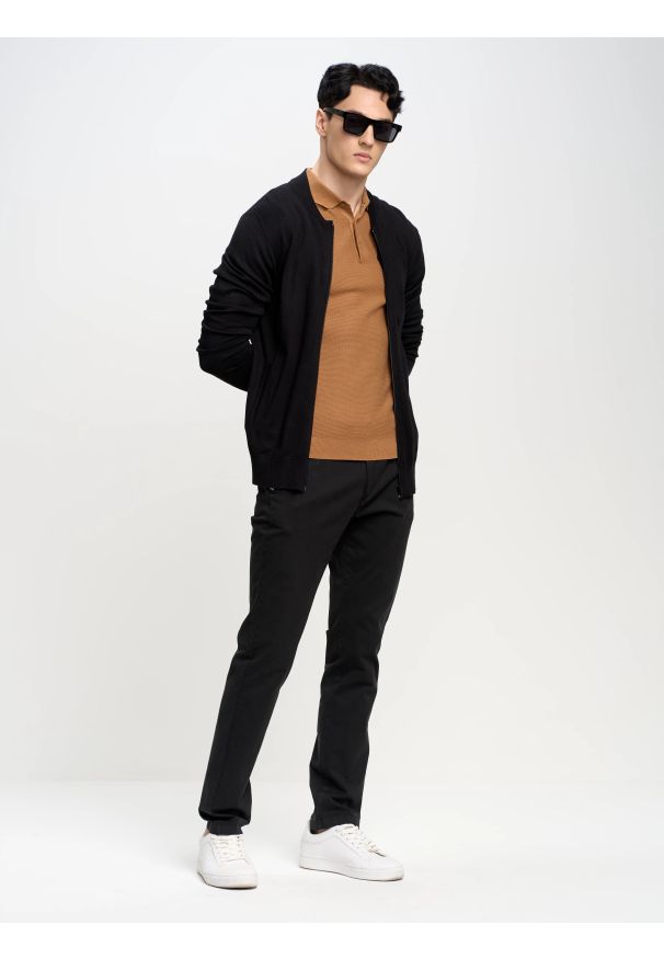 Big-Star - Spodnie męskie chinosy czarne Erhat 907. Kolor: czarny. Materiał: tkanina, bawełna. Długość: długie. Styl: elegancki