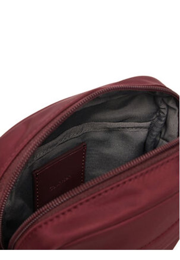 Calvin Klein Saszetka Sleek Reporter LV04D3180G Bordowy. Kolor: czerwony. Materiał: materiał