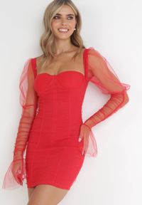 Born2be - Czerwona Sukienka Dopasowana z Marszczeniem i Bufiastymi Rękawami Farnia. Kolor: czerwony #1