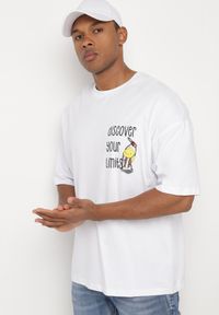 Born2be - Biała Bawełniana Koszulka T-shirt z Krótkim Rękawem z Nadrukiem na Plecach i Przodzie Civia. Okazja: na spotkanie biznesowe, do pracy, na co dzień. Kolor: biały. Materiał: bawełna. Długość rękawa: krótki rękaw. Długość: krótkie. Wzór: nadruk. Styl: klasyczny, biznesowy, casual #3