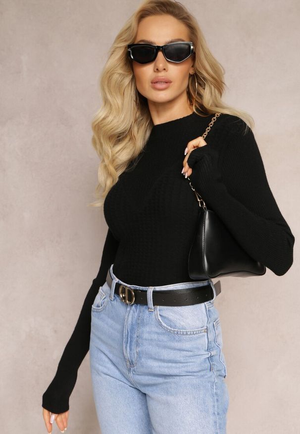 Renee - Czarny Dopasowany Sweter z Prążkami i Ozdobnym Tłoczeniem Linametta. Kolor: czarny. Materiał: jeans. Wzór: prążki. Styl: elegancki
