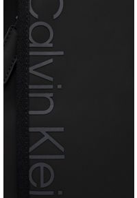 Calvin Klein - Saszetka. Kolor: czarny. Materiał: materiał, włókno #4