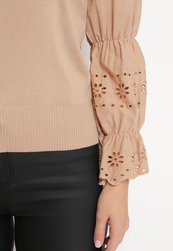 Born2be - Beżowy Sweter z Ażurowym Rękawem Ozdobionym Haftem Obylike. Kolor: beżowy. Długość: długie. Wzór: aplikacja, ażurowy, haft