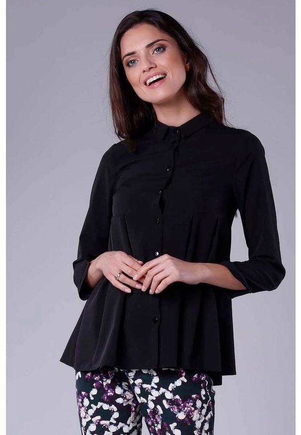 Nommo - Czarna Koszulowa Bluzka z Efektownym Wykończeniem. Kolor: czarny. Materiał: poliester, wiskoza