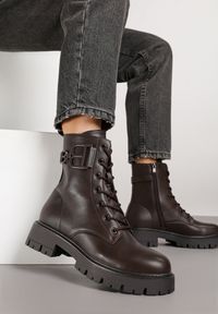 Born2be - Brązowe Klasyczne Botki Workery z Metaliczną Aplikacją Nalumesa. Okazja: na co dzień. Kolor: brązowy. Materiał: jeans. Szerokość cholewki: normalna. Wzór: aplikacja. Styl: klasyczny #4