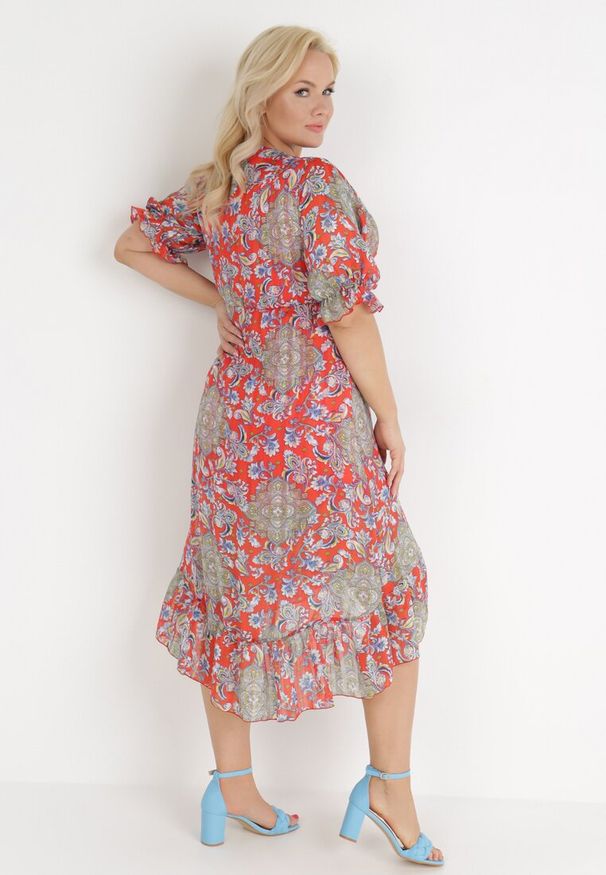 Born2be - Czerwona Sukienka Darorgon. Kolor: czerwony. Wzór: aplikacja. Sezon: lato. Typ sukienki: kopertowe. Styl: boho, wakacyjny