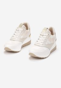 Born2be - Biało-Beżowe Sneakersy Adiera. Wysokość cholewki: przed kostkę. Nosek buta: okrągły. Zapięcie: sznurówki. Kolor: biały, beżowy. Materiał: materiał. Szerokość cholewki: normalna. Wzór: aplikacja. Obcas: na koturnie #3