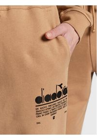 Diadora Spodnie dresowe Unisex Manifesto 502.179480 Beżowy Loose Fit. Kolor: beżowy. Materiał: bawełna #3