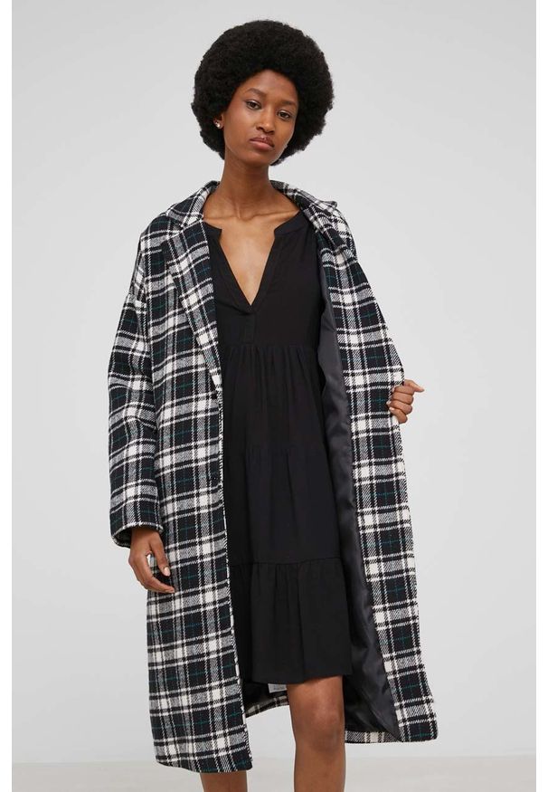 Answear Lab płaszcz damski kolor czarny przejściowy oversize. Kolor: czarny. Materiał: materiał. Styl: wakacyjny