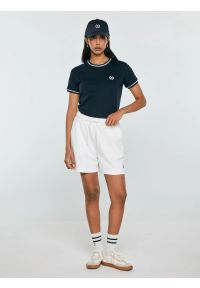 Big-Star - Szorty damskie dresowe z niewielkim haftem białe Meganta 100. Kolor: biały. Materiał: dresówka. Wzór: haft. Styl: klasyczny #3