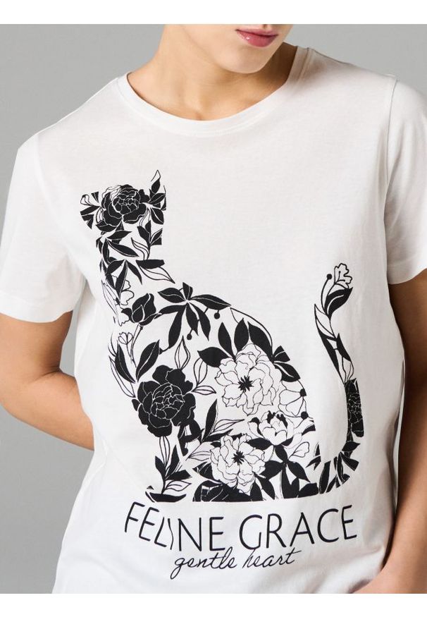 Sinsay - Bawełniana koszulka z nadrukiem - kremowy. Kolor: kremowy. Materiał: bawełna. Wzór: nadruk