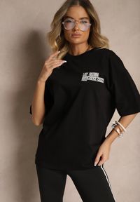 Renee - Czarna Koszulka T-shirt Ozdobiona Nadrukiem na Plecach Arilora. Kolor: czarny. Wzór: aplikacja, nadruk